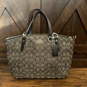 Authentic coach purse, excellent condition.